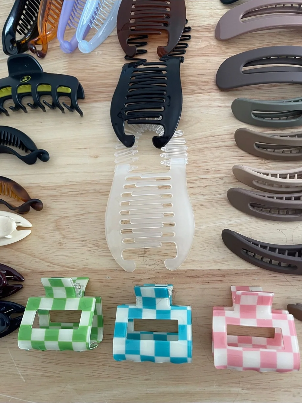 Bundle of 56 hair clips and ties